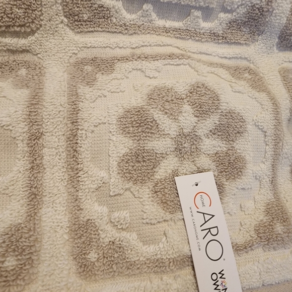 Caro Set of 2 Bath Towels Cream Beige White Medallions Abstract Orko Tex Plush - Picture 2 of 4